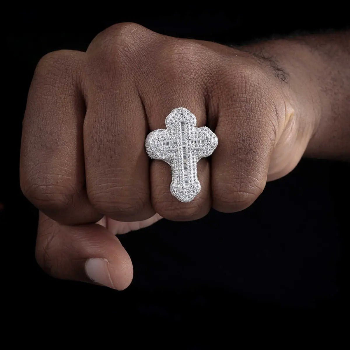 Anillo De Cruz Iris Con Moissanita VVS Y Oro Blanco Bling del Barrio