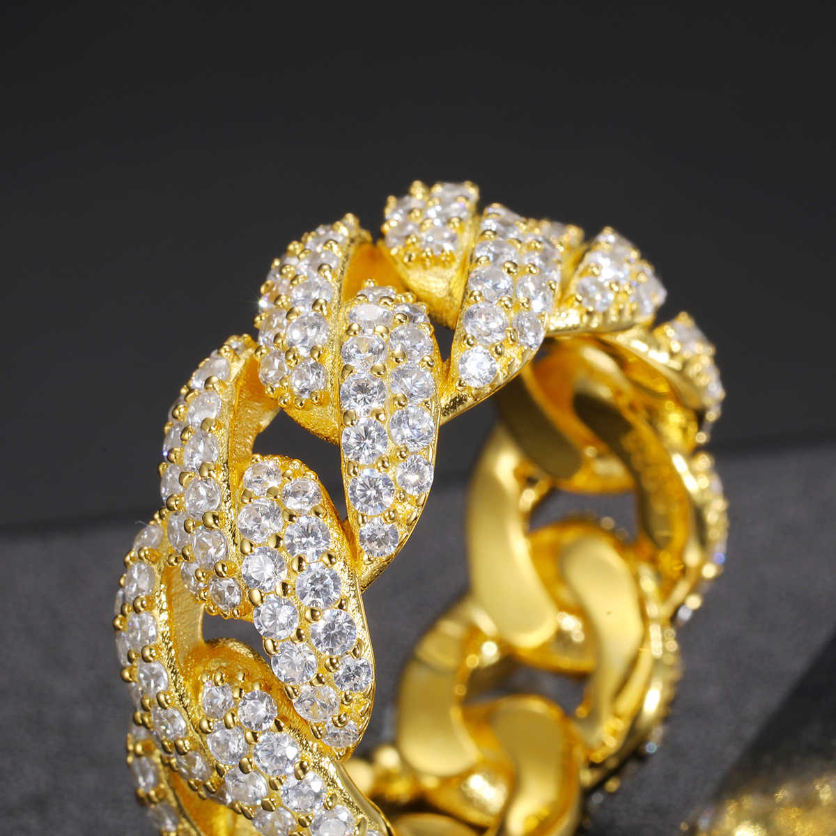 ANILLO CUBANO TIPO BANDA DE MOISSANITA VVS - PLATA 925 - ORO/ORO BLANCO - Bling del Barrio