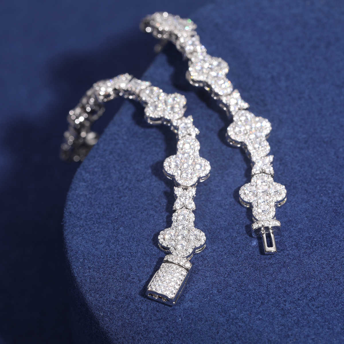 CADENA DE ESLABONES CRUZADOS CON ESTRELLAS MOISSANITA VVS - PLATA 925 - ORO BLANCO - Bling del Barrio
