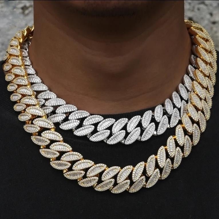 CADENA DE ESLABONES CUBANOS EN HOJA BAGUETTE DE MOISSANITA VVS 20mm - ORO BLANCO - PLATA 925 - Bling del Barrio