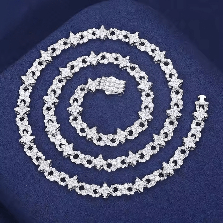 CADENA SÍMBOLO INFINITO Y ESTRELLAS MOISSANITA VVS 8mm - ORO BLANCO - PLATA 925 - Bling del Barrio