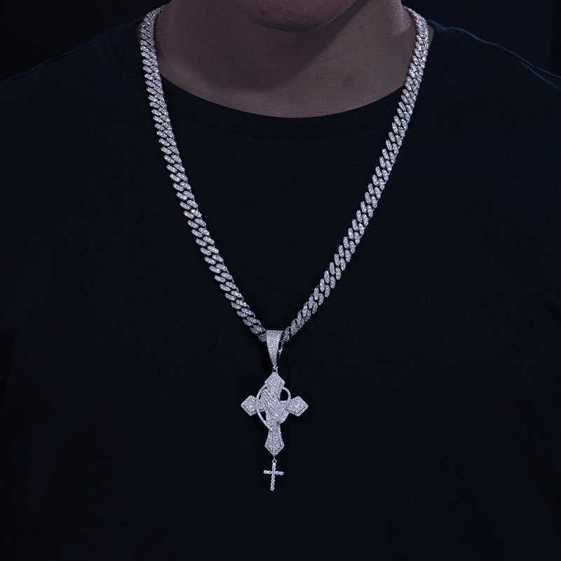 COLGANTE CRUZ DE ORACIÓN EN MOISSANITA VVS - PLATA 925 - ORO BLANCO - Bling del Barrio