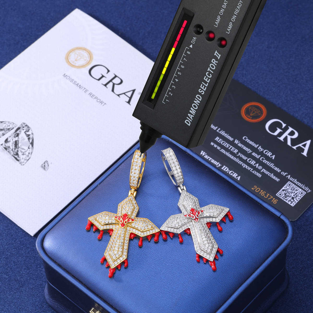 COLGANTE CRUZ "DRIPPING BLOOD" CON MOISSANITA VVS EN PLATA 925 - ORO/ORO BLANCO - Bling del Barrio