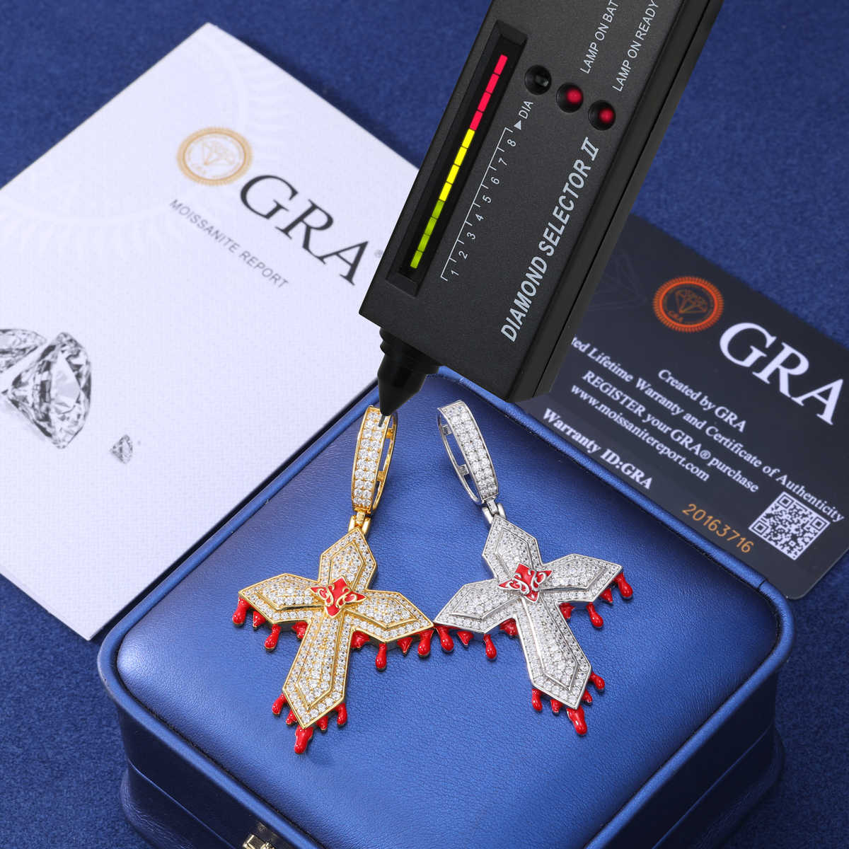 COLGANTE CRUZ "DRIPPING BLOOD" CON MOISSANITA VVS EN PLATA 925 - ORO/ORO BLANCO - Bling del Barrio