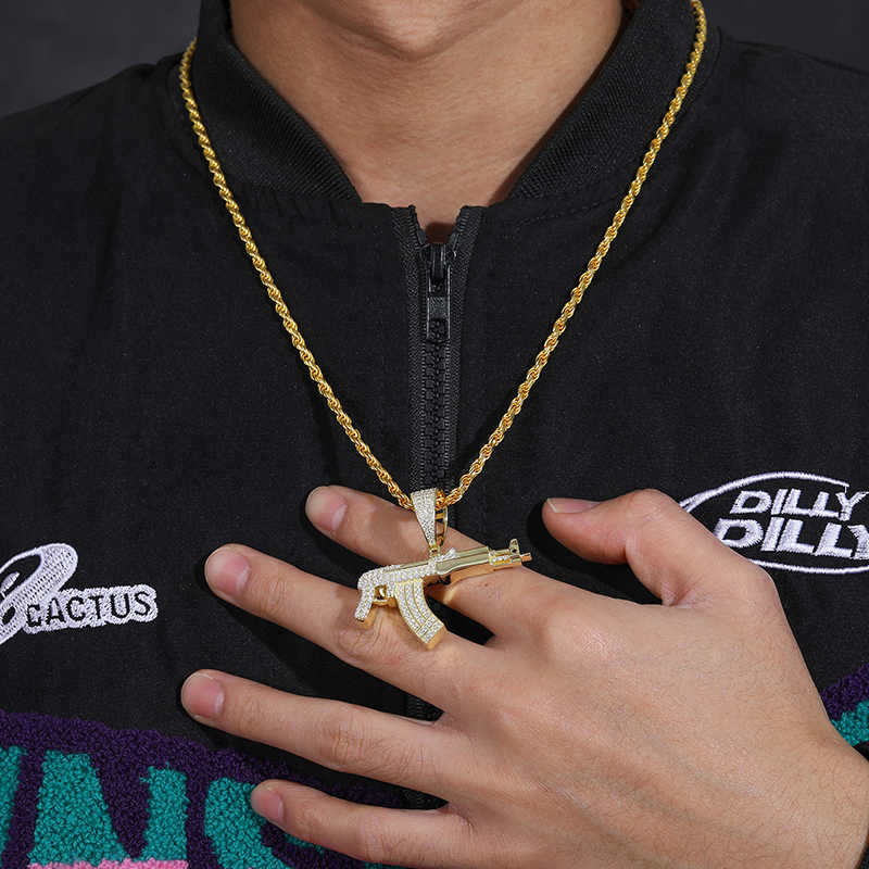 COLGANTE DE AK47 MOISSANITA VVS - PLATA 925 - ORO - Bling del Barrio