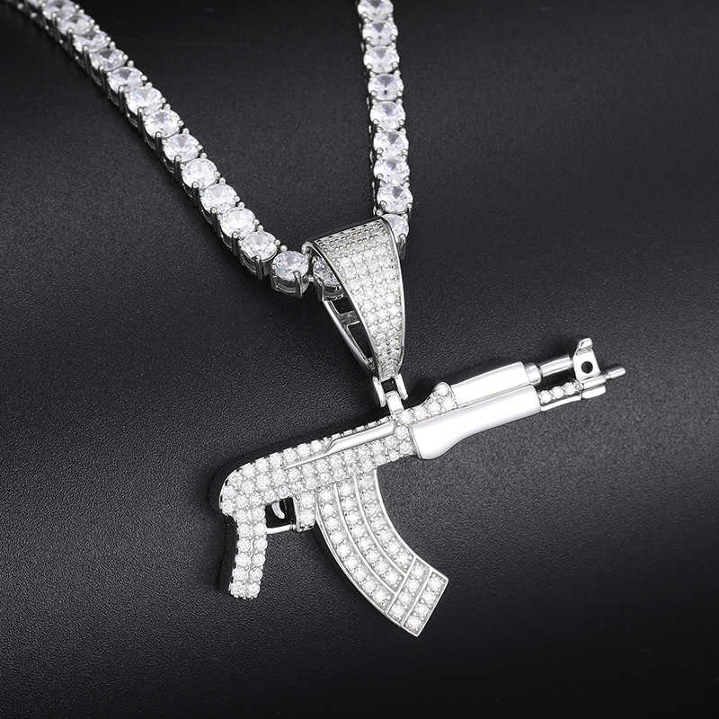 COLGANTE DE AK47 MOISSANITA VVS - PLATA 925 - ORO BLANCO - Bling del Barrio