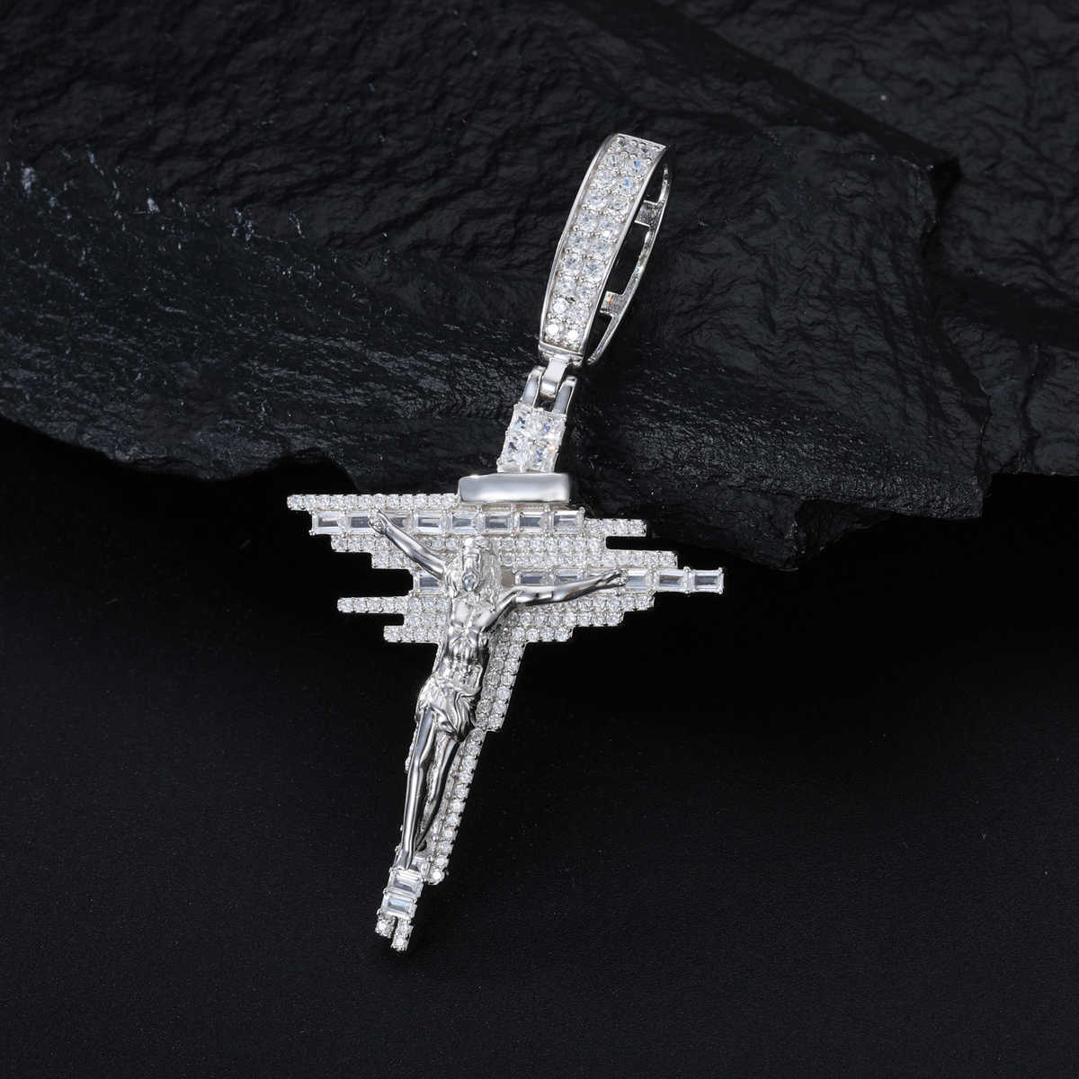 COLGANTE DE CRUCIFIJO JESÚS CON MOISSANITA VVS - ORO BLANCO/ORO - PLATA 925 - Bling del Barrio