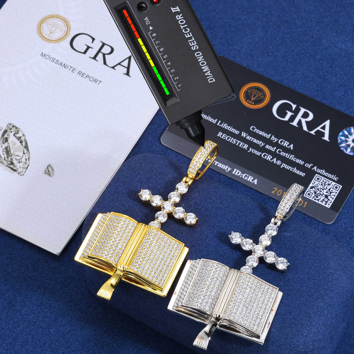 COLGANTE DE CRUZ BÍBLICA MOISSANITA VVS - PLATA 925 - ORO - Bling del Barrio