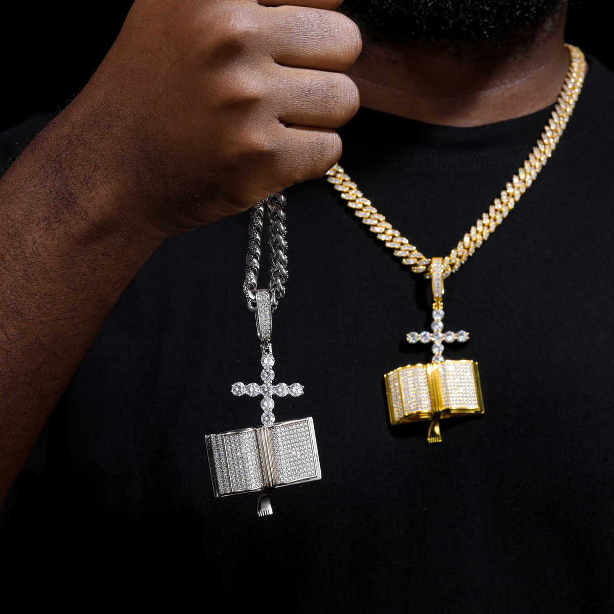 COLGANTE DE CRUZ BÍBLICA MOISSANITA VVS - PLATA 925 - ORO - Bling del Barrio