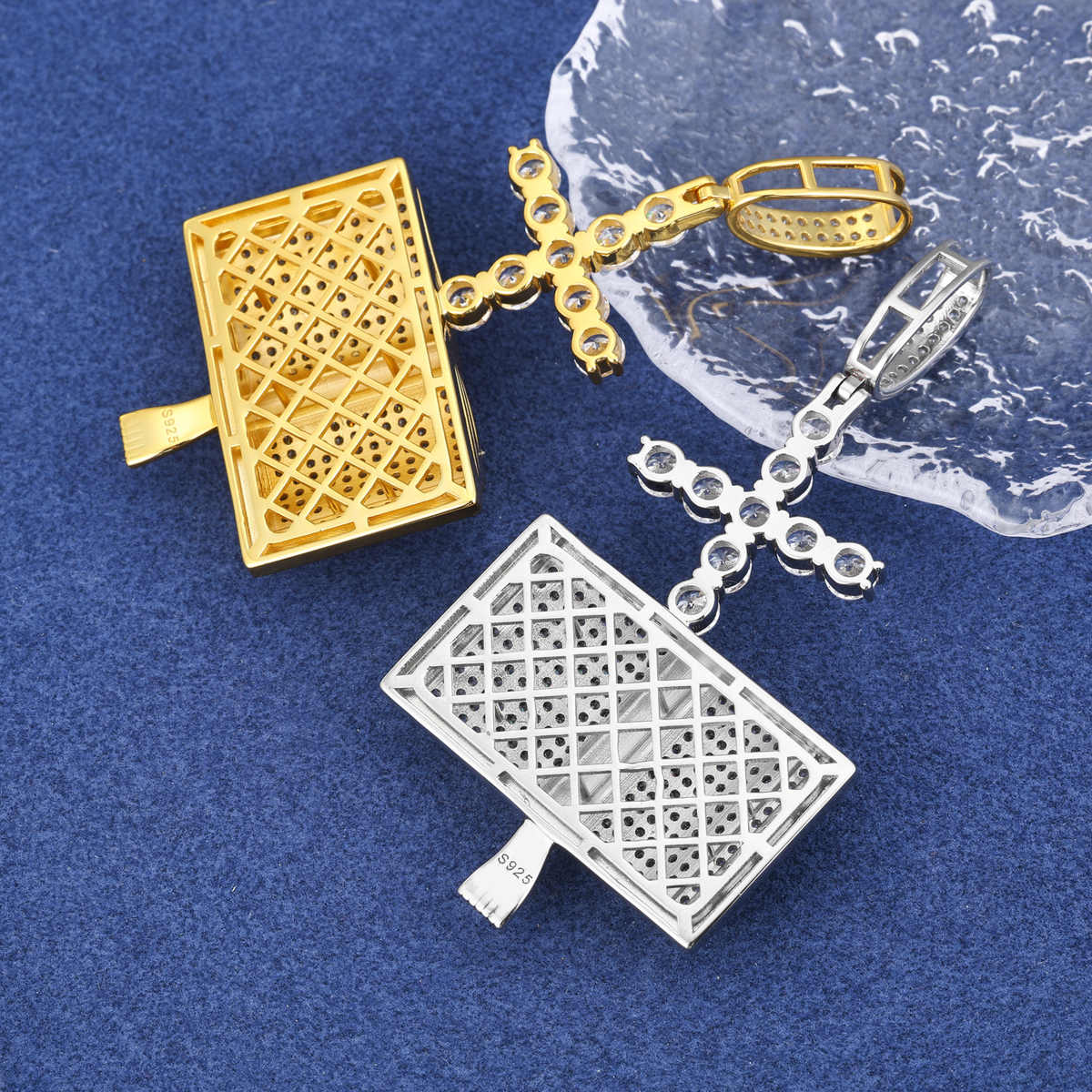 COLGANTE DE CRUZ BÍBLICA MOISSANITA VVS - PLATA 925 - ORO - Bling del Barrio