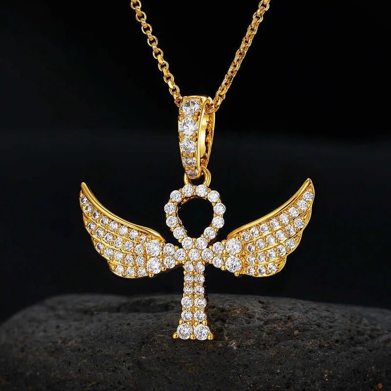 COLGANTE DE CRUZ CON ALAS DE MOISSANITA VVS - PLATA 925 - ORO - Bling del Barrio