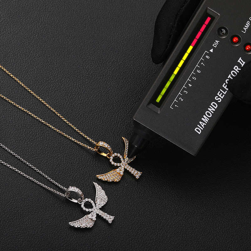 COLGANTE DE CRUZ CON ALAS DE MOISSANITA VVS - PLATA 925 - ORO BLANCO - Bling del Barrio