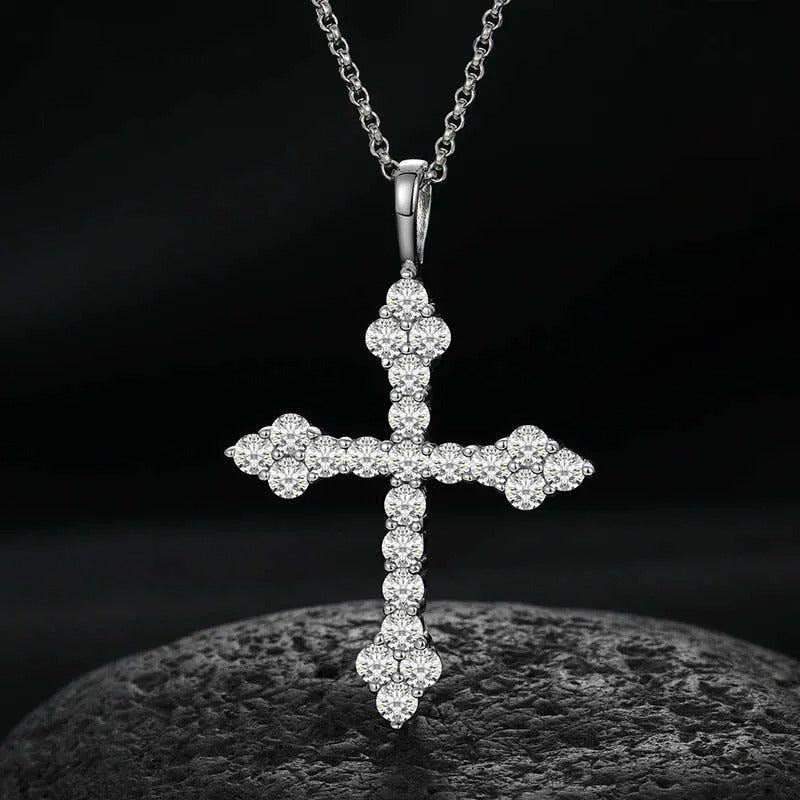COLGANTE DE CRUZ ELEGANTE EN MOISSANITA VVS - PLATA 925 - ORO BLANCO - Bling del Barrio