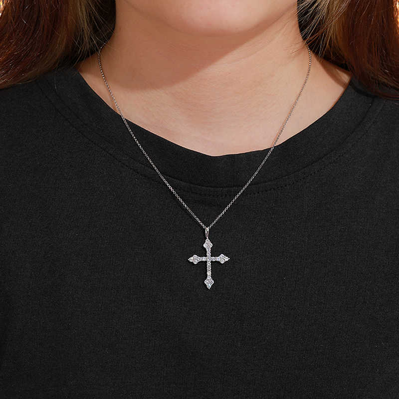 COLGANTE DE CRUZ ELEGANTE EN MOISSANITA VVS - PLATA 925 - ORO BLANCO - Bling del Barrio