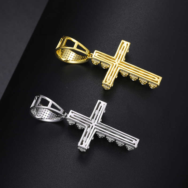 COLGANTE DE CRUZ FARO MOISSANITA VVS - PLATA 925 - ORO - Bling del Barrio