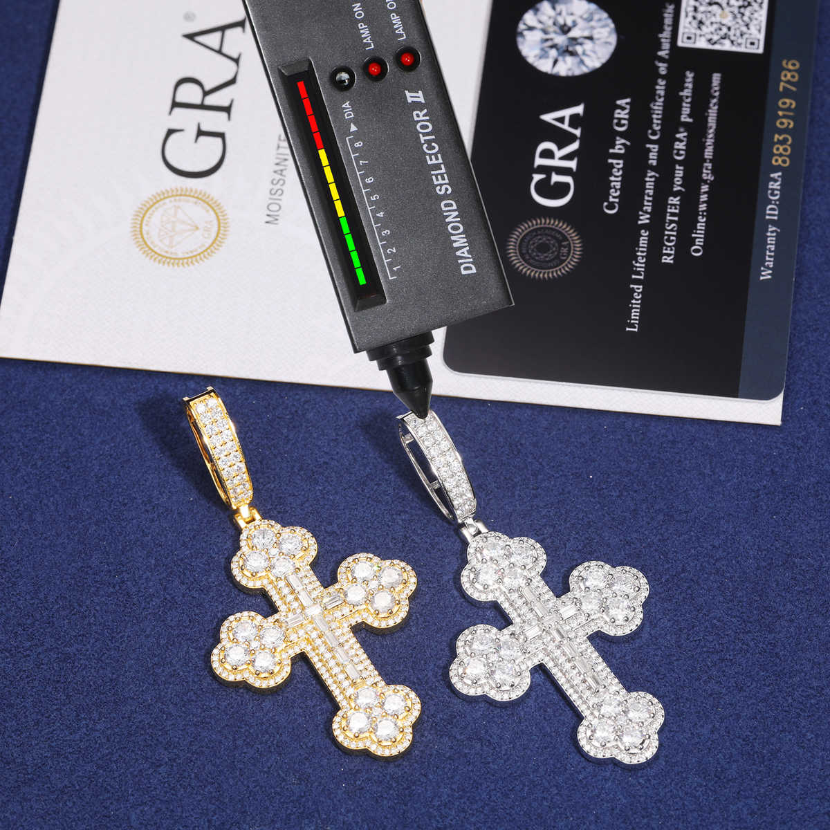 COLGANTE DE CRUZ IRIS MOISSANITA VVS - PLATA 925 - ORO BLANCO - Bling del Barrio