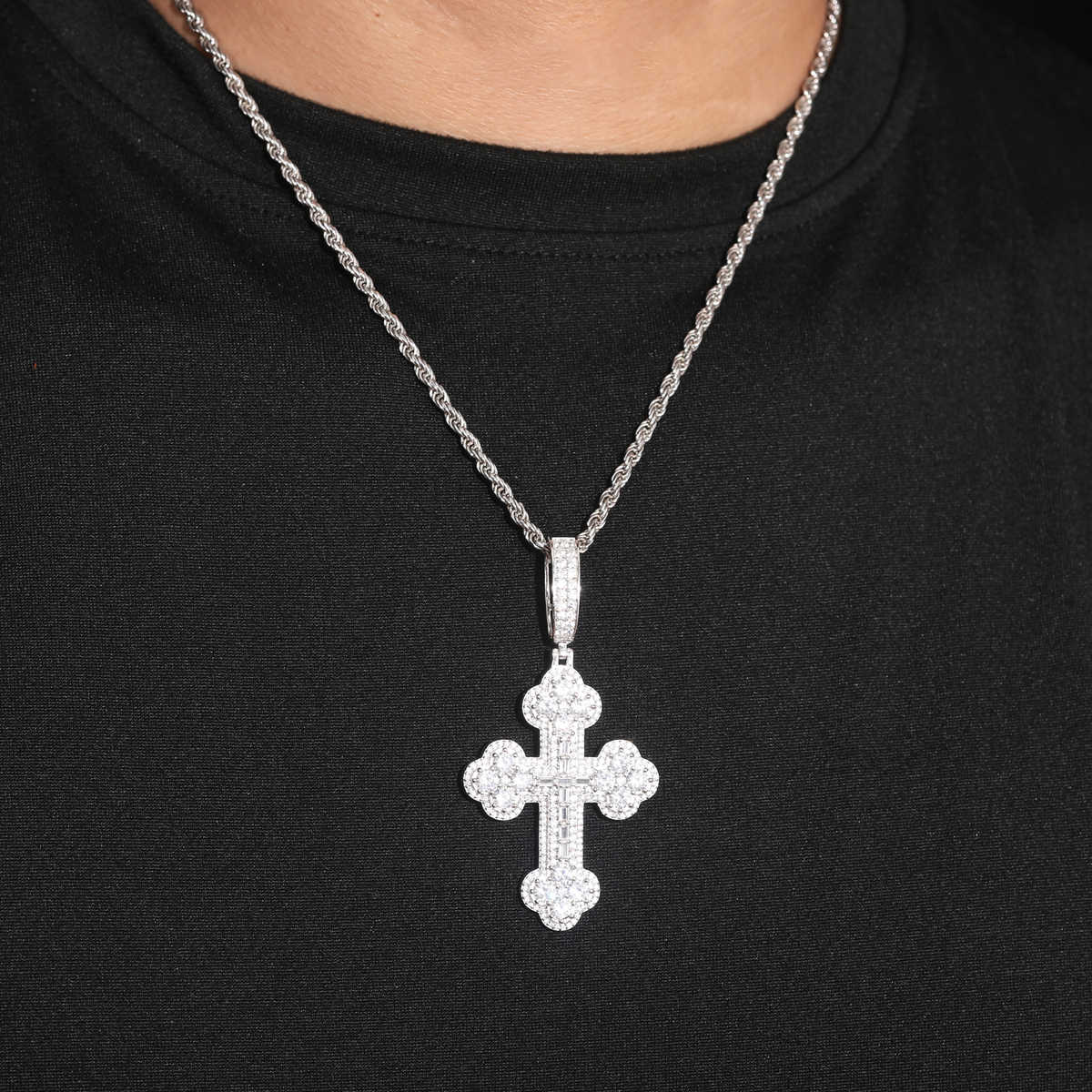 COLGANTE DE CRUZ IRIS MOISSANITA VVS - PLATA 925 - ORO BLANCO - Bling del Barrio