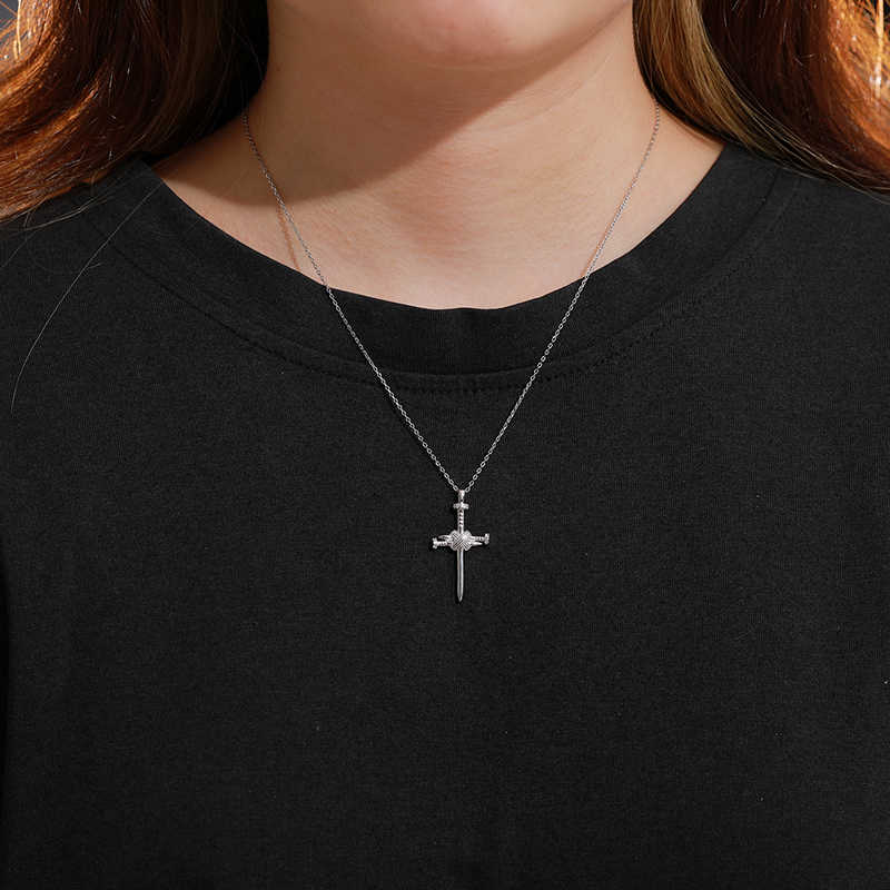 COLGANTE DE CRUZ LIBRA EN MOISSANITA VVS - PLATA 925 - ORO BLANCO - Bling del Barrio