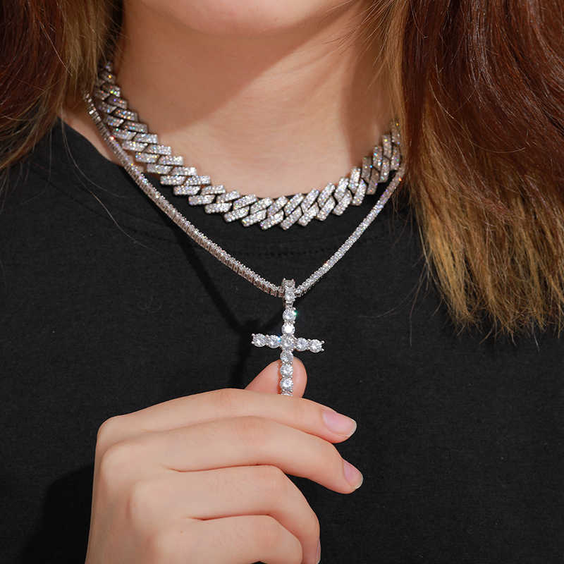 COLGANTE DE CRUZ MOISSANITA VVS - PLATA 925 - ORO BLANCO - Bling del Barrio