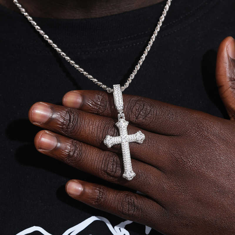 COLGANTE DE CRUZ MOISSANITA VVS - PLATA 925 - ORO BLANCO - Bling del Barrio