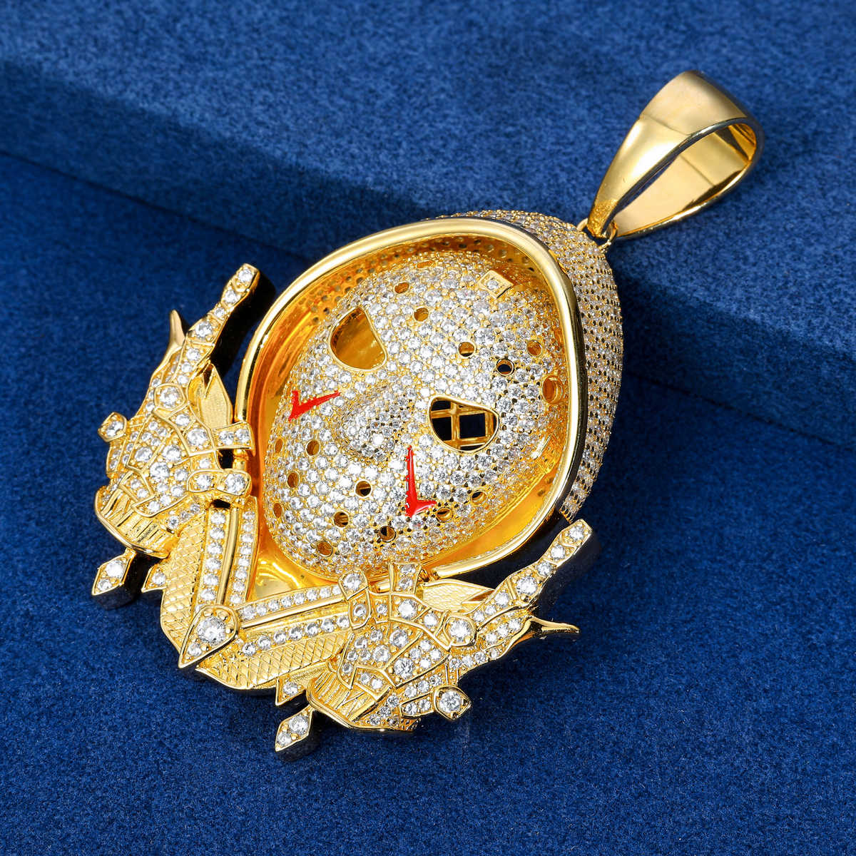 COLGANTE DE JASON VOORHEES CON MOISSANITA VVS - ORO BLANCO/ORO - PLATA 925 - Bling del Barrio