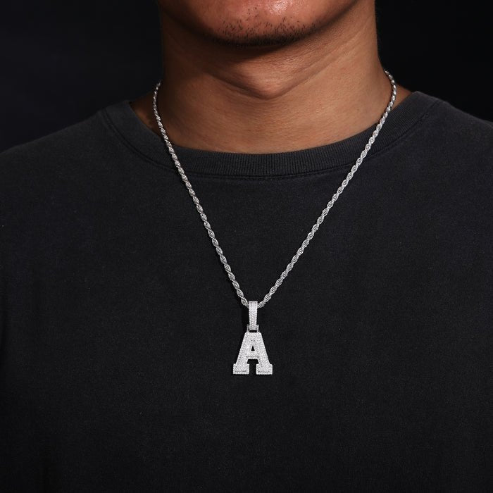 COLGANTE DE LETRA INICIAL A - Z MOISSANITA VVS - ORO BLANCO - PLATA 925 - Bling del Barrio