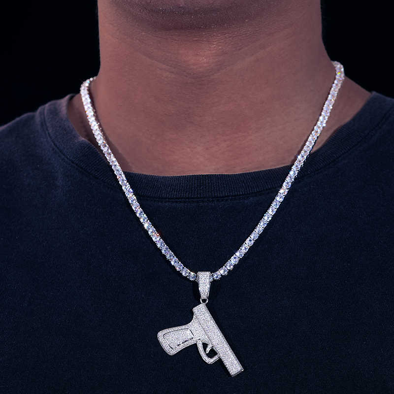 COLGANTE DE PISTOLA MOISSANITA VVS - PLATA 925 - ORO BLANCO - Bling del Barrio