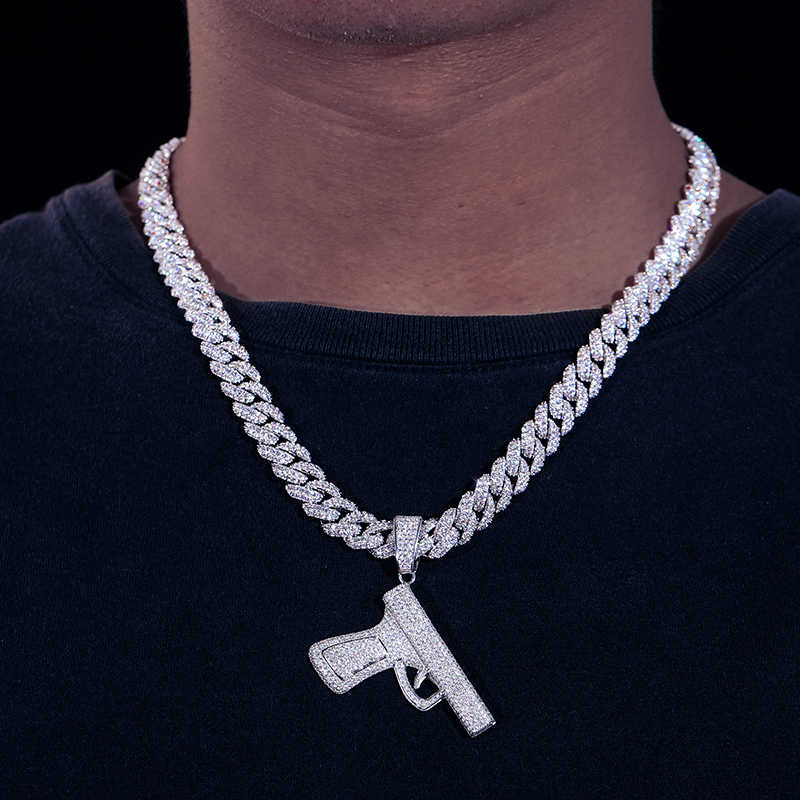 COLGANTE DE PISTOLA MOISSANITA VVS - PLATA 925 - ORO BLANCO - Bling del Barrio