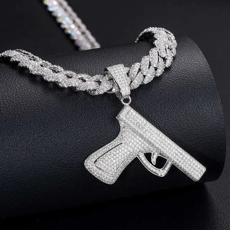COLGANTE DE PISTOLA MOISSANITA VVS - PLATA 925 - ORO BLANCO - Bling del Barrio