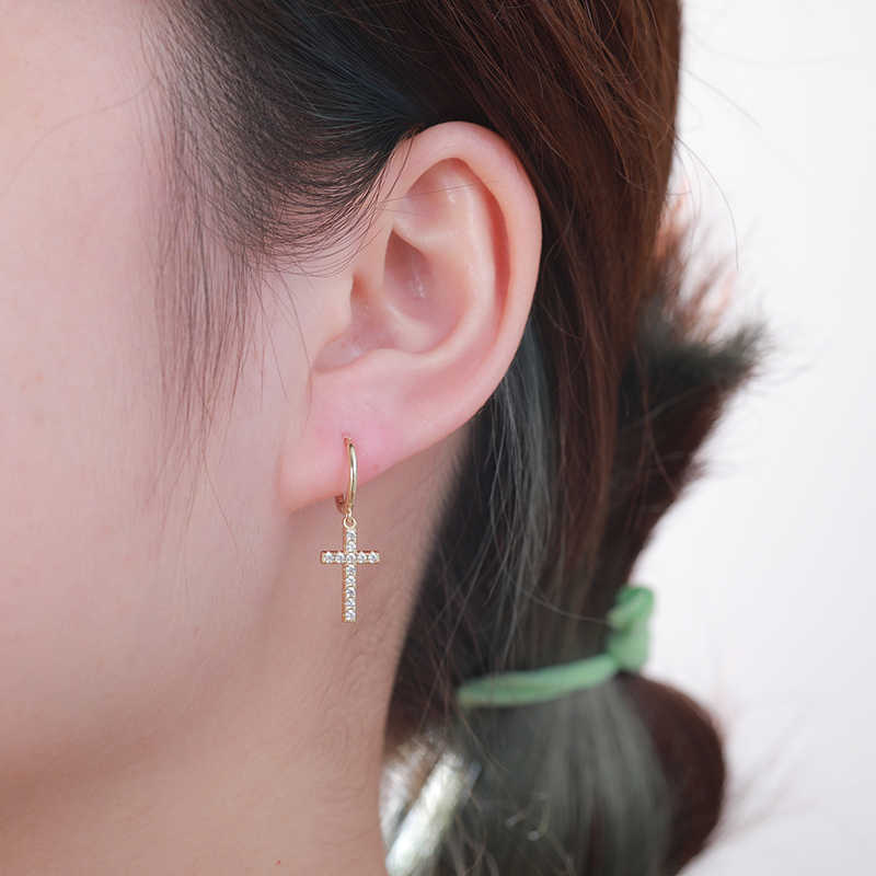 PENDIENTES COLGANTES DE CRUZ MOISSANITA VVS - PLATA 925 - ORO - Bling del Barrio