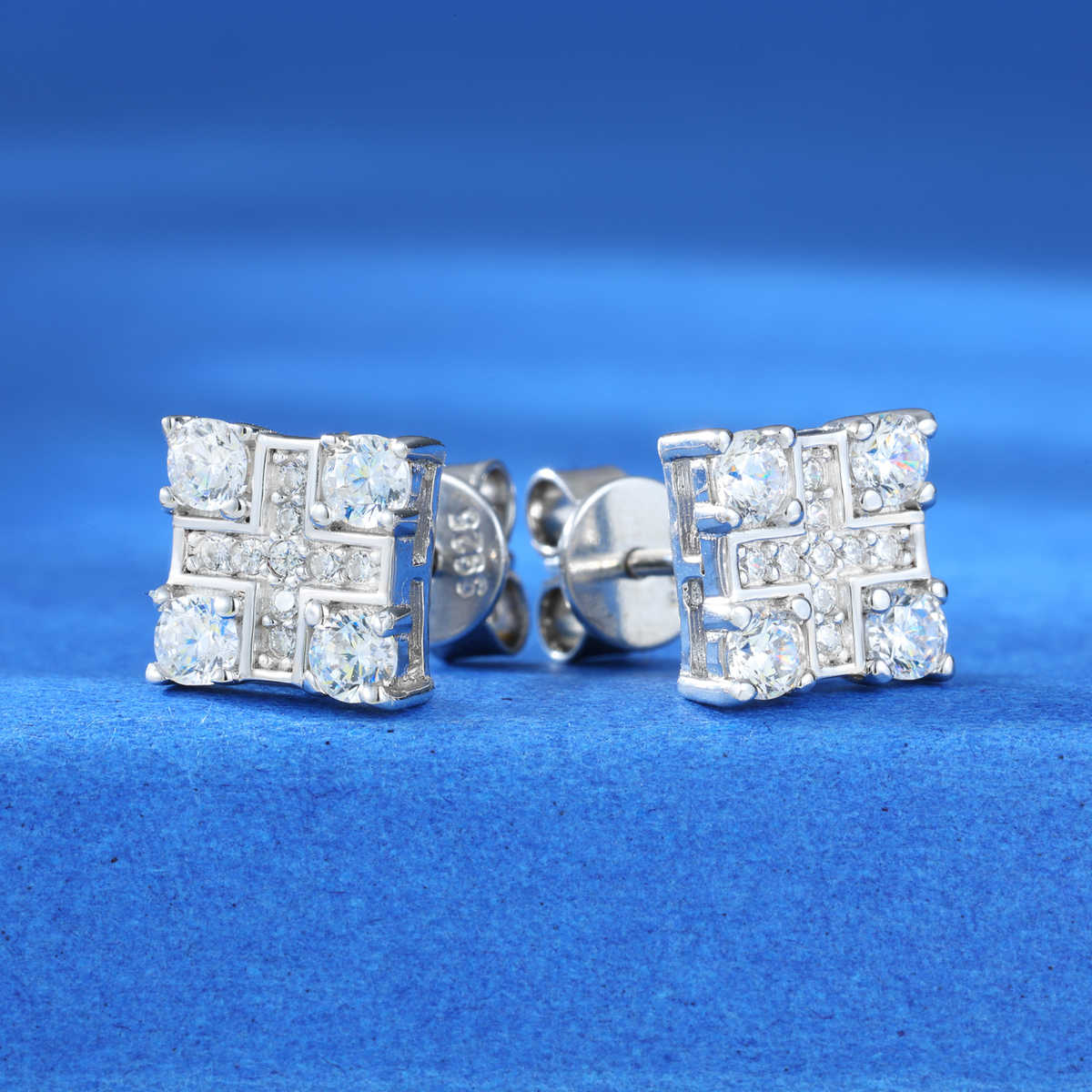 PENDIENTES DE CRUZ CUADRADA CON MOISSANITA VVS - ORO BLANCO - PLATA 925 - Bling del Barrio