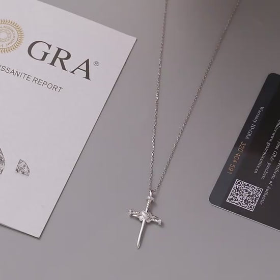 DIJE DE CRUZ DE LIBRA DE MOISSANITA VVS EN PLATA 925 CHAPADA EN ORO BLANCO - Bling del Barrio