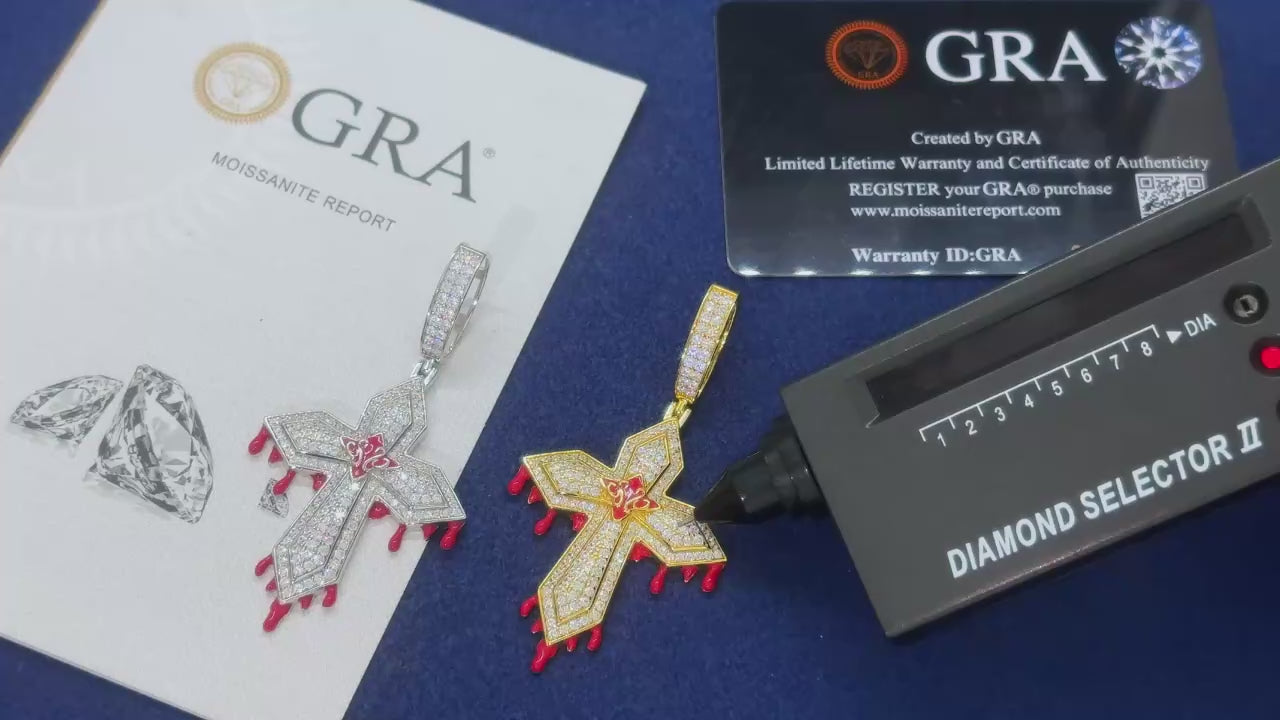 COLGANTE CRUZ "DRIPPING BLOOD" CON MOISSANITA VVS EN PLATA 925 - ORO/ORO BLANCO - Bling del Barrio