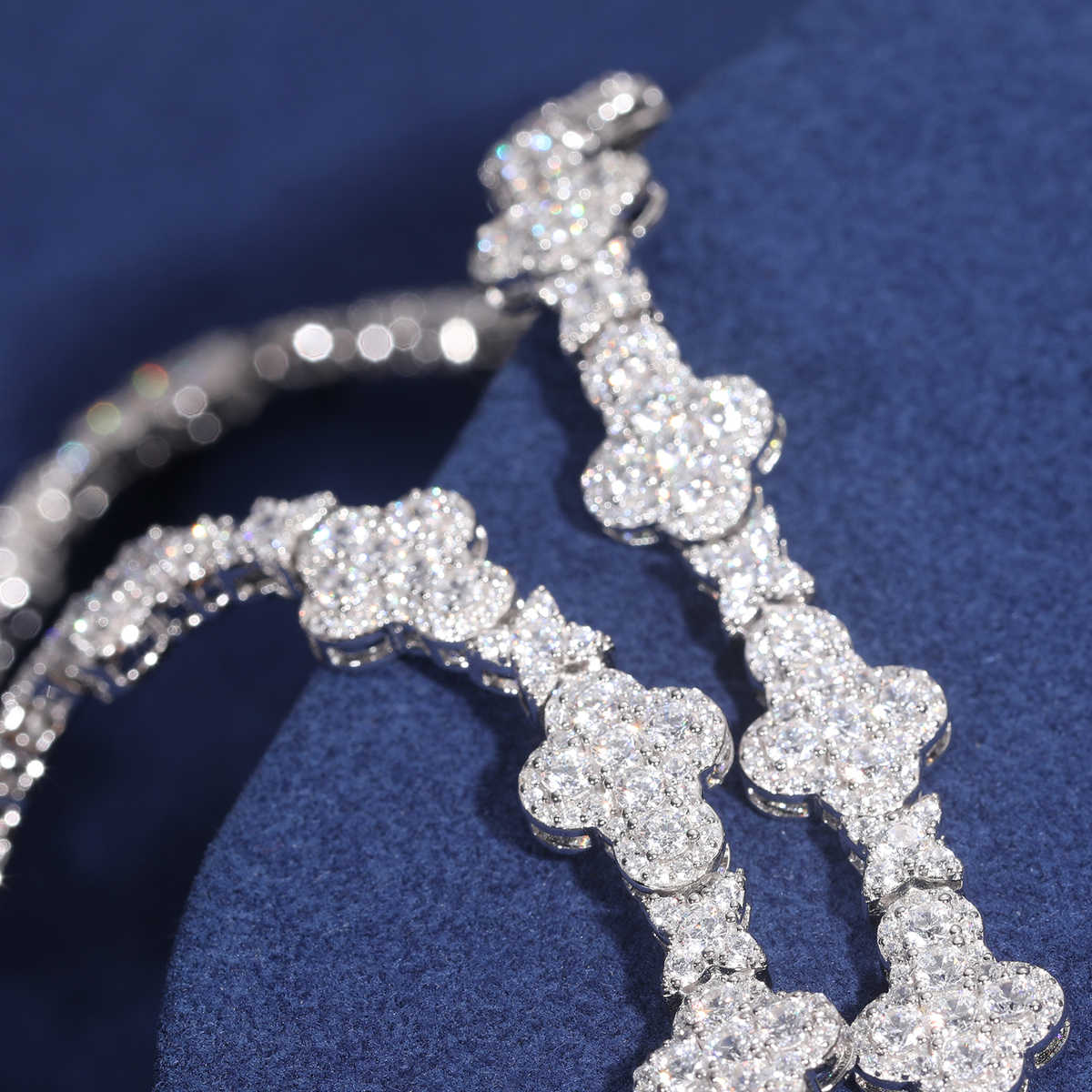 PULSERA ESLABONES CRUZADOS CON ESTRELLAS DE MOISSANITA VVS - PLATA 925 - ORO BLANCO - Bling del Barrio