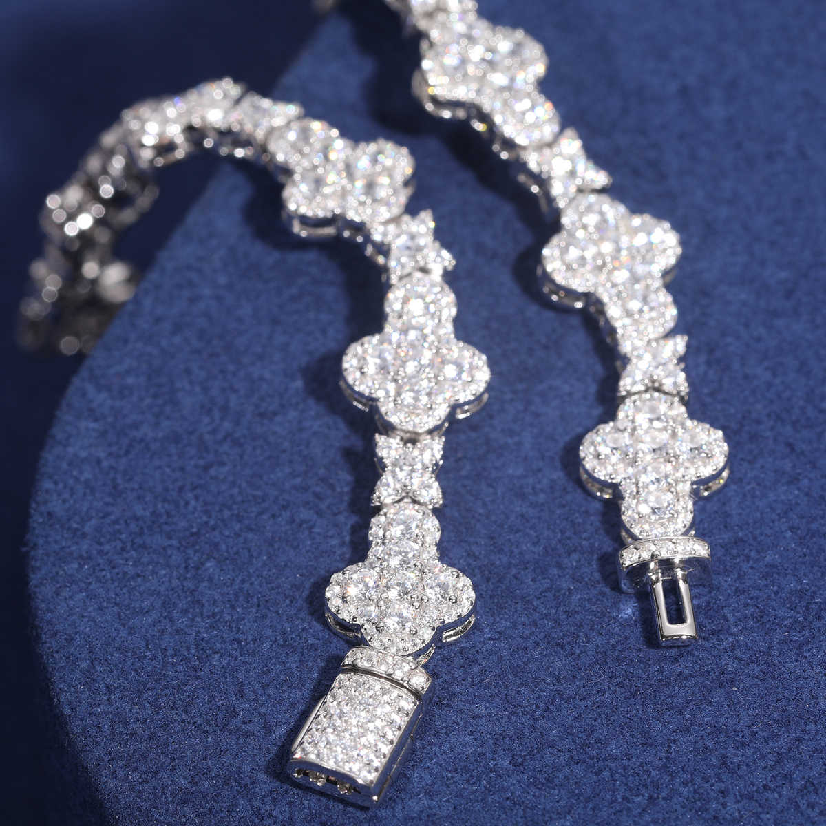 PULSERA ESLABONES CRUZADOS CON ESTRELLAS DE MOISSANITA VVS - PLATA 925 - ORO BLANCO - Bling del Barrio