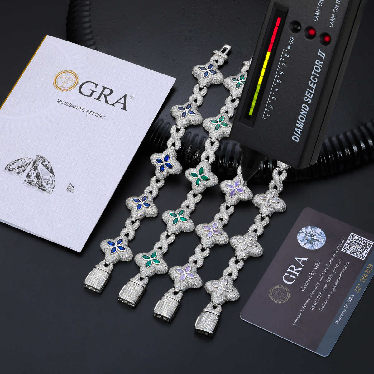 PULSERA ESLABONES INFINITOS CON MOISSANITA VVS Y DETALLES DE TRÉBOLES EN CZ DE COLORES - ORO BLANCO - Bling del Barrio