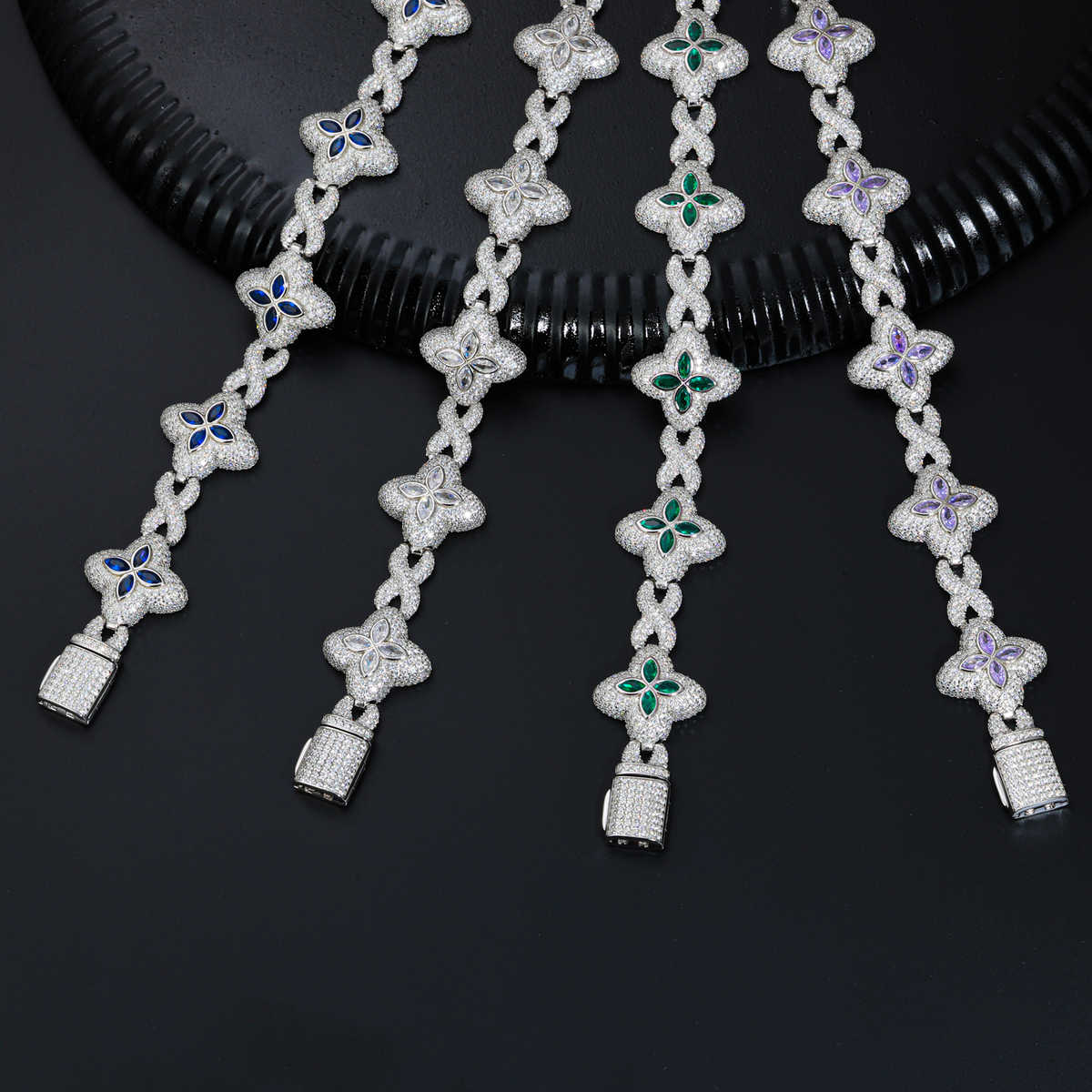 PULSERA ESLABONES INFINITOS CON MOISSANITA VVS Y DETALLES DE TRÉBOLES EN CZ DE COLORES - ORO BLANCO - Bling del Barrio