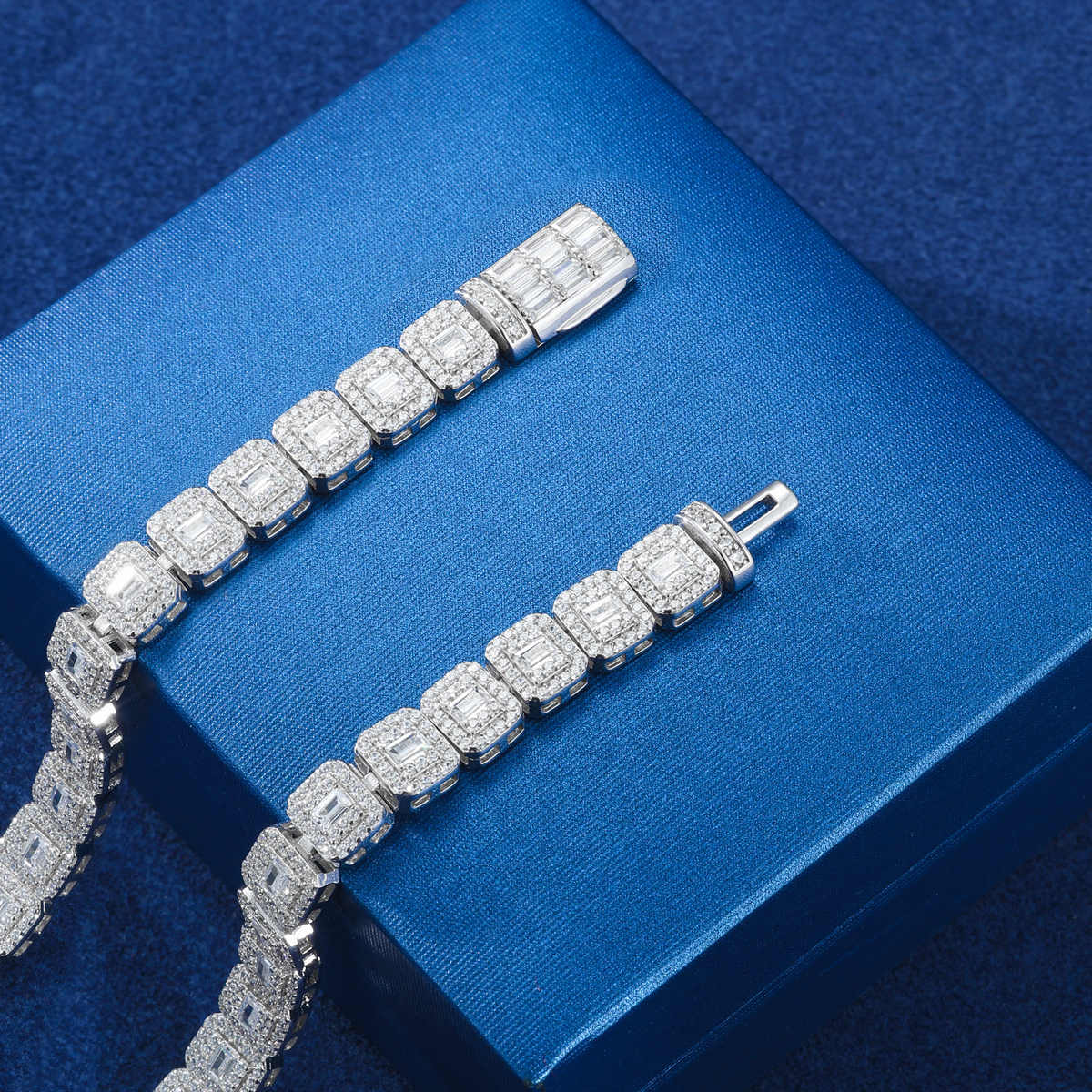 PULSERA TENIS EN MOISSANITA VVS CORTE BAGUETTE DE 7mm - PLATA 925 - ORO BLANCO - Bling del Barrio